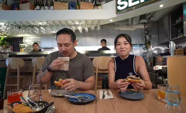 Jessica品嚐到正宗澳洲菜。