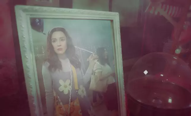 開頭呢個位好特別。