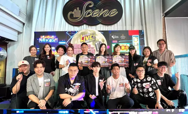 冠亞季軍與參賽者及評判們合照。