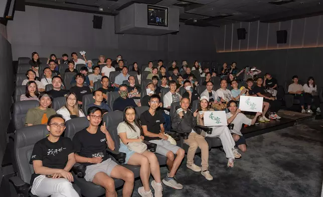 電影主題曲〈無家〉由 Cath 黃妍演唱，粉絲更包場支持