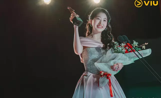 《金子般我的明星》國民初戀壬世拉由張員瑛親姐姐張多皒飾演。Viu提供圖片