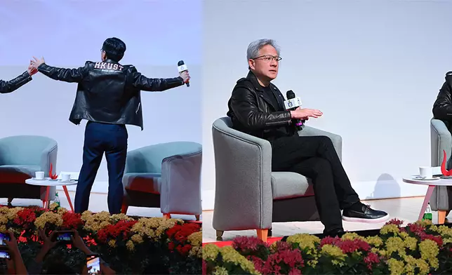 這件繡有「HKUST」字樣的標誌性皮衣，是黃仁勳於2024年11月獲科大頒發榮譽工程學博士學位後，在與沈向洋教授進行的爐邊對話環節中穿著。