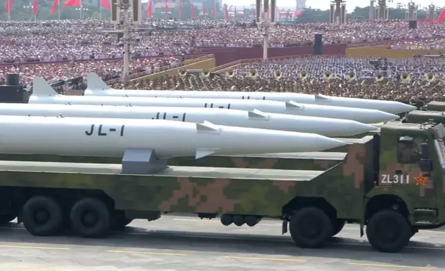 「驚雷-1」空基遠程導彈。央視截圖