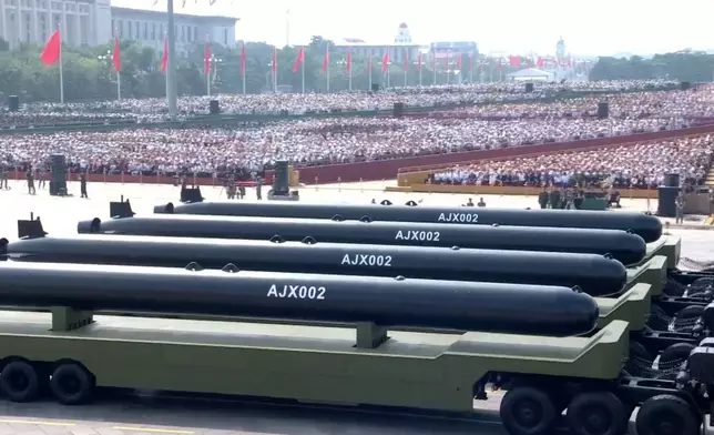 AJX002大型水下無人潛航器。央視截圖