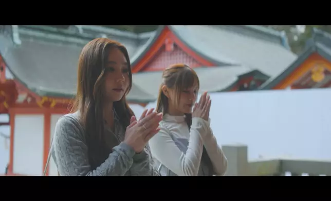 Alice、Yoyo去霧島神宮求籤。