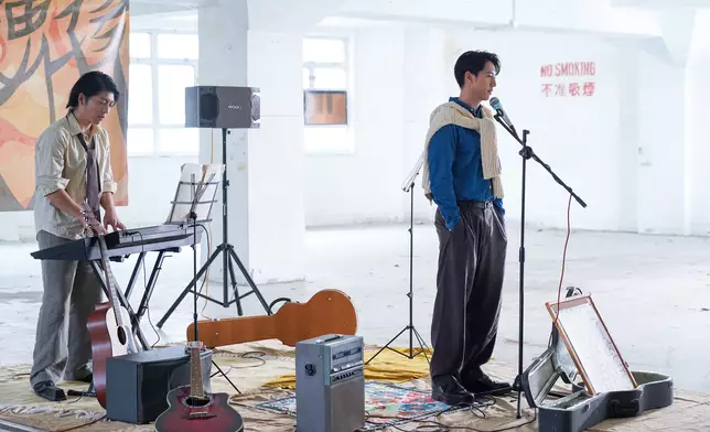 Jay化身「學生王子look」。