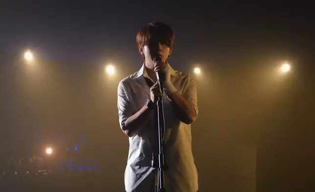 化身「暖男姜」談情說愛。