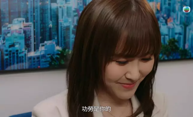 一聽到出賣色相得番嚟嘅大筆佣金要同張曦雯平分，阿Moon即刻使出「變臉四格」，好恐怖呀！