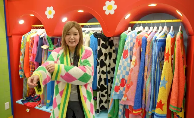 Helen笑言穿上浴袍即時變身G-DRAGON。