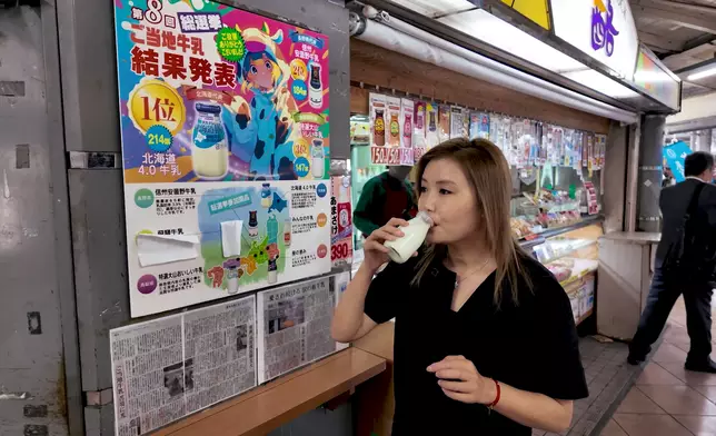 Helen先後試了票選頭一、二位的牛奶。