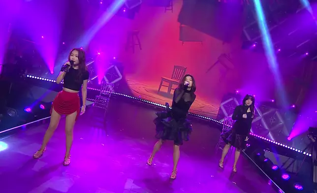 徐惠晴Vanessa、柯雨霏Ophelia、陳卓怡Hoonry以探戈演繹《孤獨探戈》