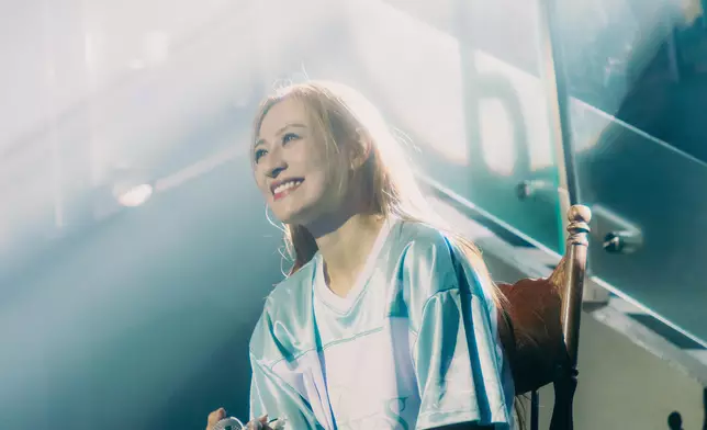 新歌MV特別以早前舉行的《The Witness 心的見證》演唱會片段製作而成。