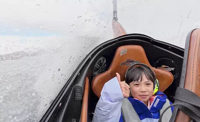 Kasey先拔頭籌挑戰