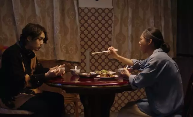 黃呈欣曾參演柳應廷《砂之器》MV。