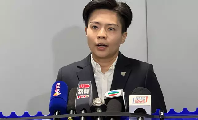 警方有組織罪案及三合會調查科總督察鄧凱彤簡報案情。