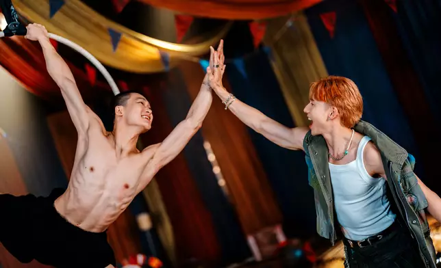 Kenny透露日日跳足八個鐘。