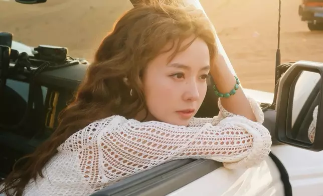 不停拍照留念。