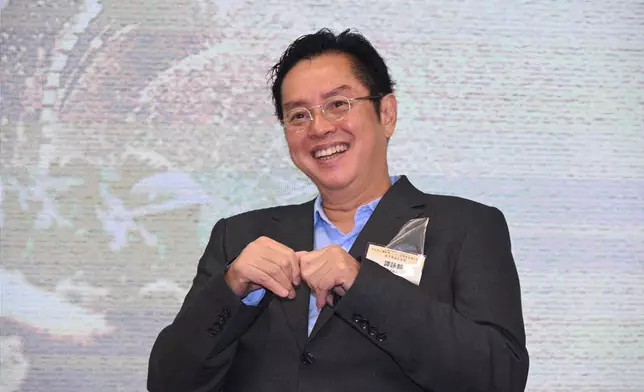 著名藝⼈譚詠麟⽗親譚江柏由球場打到戰場抗日。