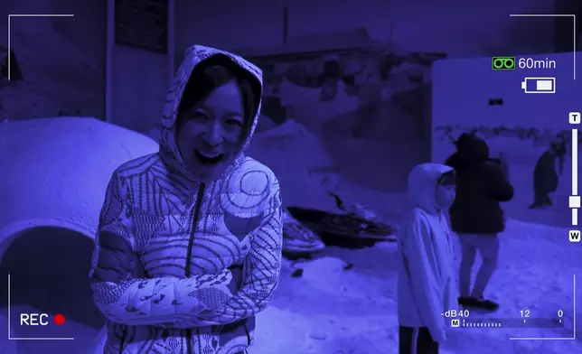 館內的「凍房」，房內氣溫、佈置皆模擬南極真實情況，有冰屋亦有雪地摩托車