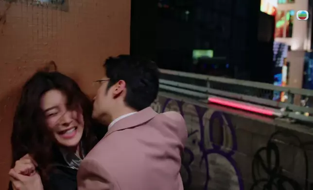 獲網民激讚：「鄭子誠有接班人喇」、「個樣真係衰到冇人有」。