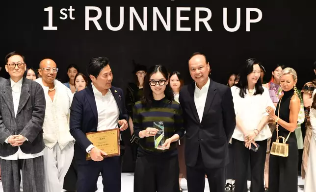 「青年毛織設計師大賽2025」亞軍得 獎者徐露露，作品《身體‧空間‧感知》。