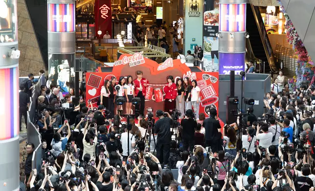 MIRROR成員呂爵安（Edan）昨日（6日）聯同阿正（黃正宜）出席「分享可口可樂® 分享快樂」活動。