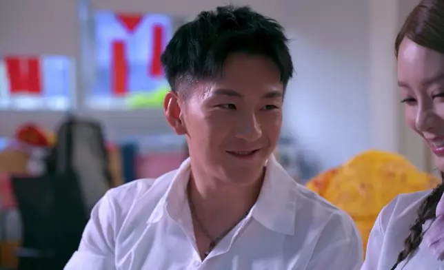 Eddie個樣真係好有愛意。