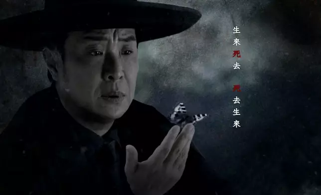 今季同上季都借用蝴蝶喻意重生。