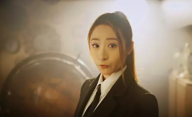 Jojo及Darren繼續擔任主持。