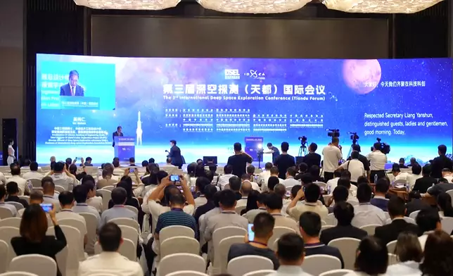 中國探月工程總設計師吳偉仁日前在安徽合肥舉行的第三屆深空探測天都國際會議上透露，中國正積極規劃一項針對小行星的動能撞擊演示驗證任務。央視新聞截圖