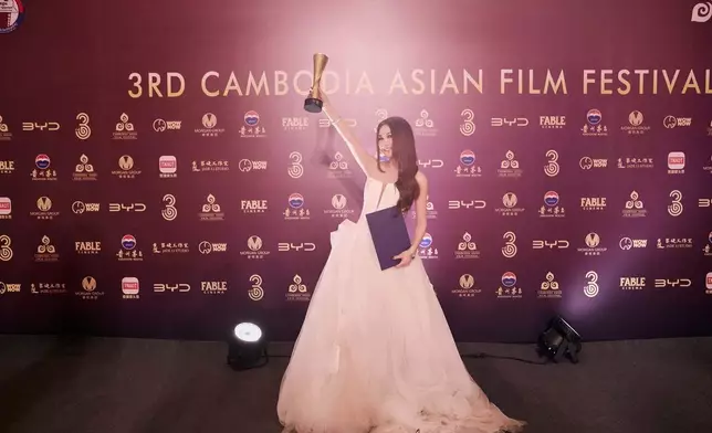 溫碧霞獲《柬埔寨亞洲電影節》頒發「終身成就獎」。