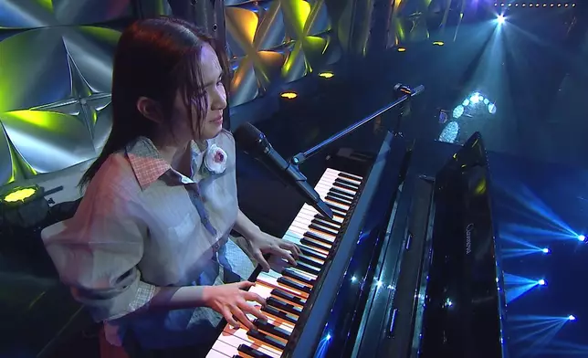 布子殷（布子）、蕭凱恩 Michelle、胡港豐Andrew演繹《一個人飛／失魂記》。