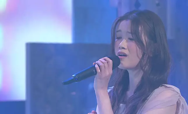 布子殷（布子）、蕭凱恩 Michelle、胡港豐Andrew演繹《一個人飛／失魂記》。