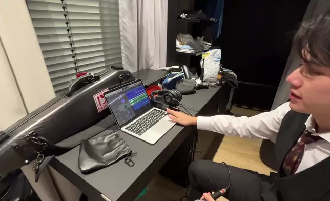 Andrew即使時差亦會緊密與組員聯繫。