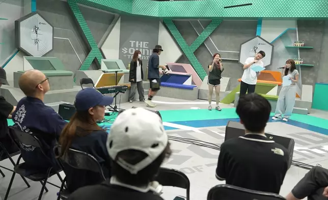 Ziva、Emily、張津銘在排練期間表現欠佳，令Hubert難掩失望。