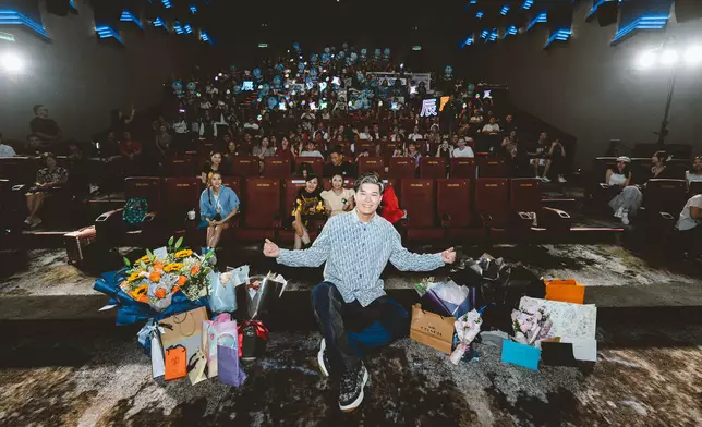 「Vic張與辰限量純金收藏卡」首站設定在家鄉馬來西亞推出