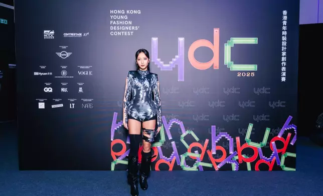 Marf與首度登場全新MINI Convertible聯手上演一場精彩的時尚表演。