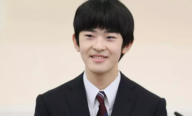 悠仁親王於2025年3月3日在東京赤坂御用地舉行首次成人禮記者會，回顧其成年之旅。共同社/AP圖片