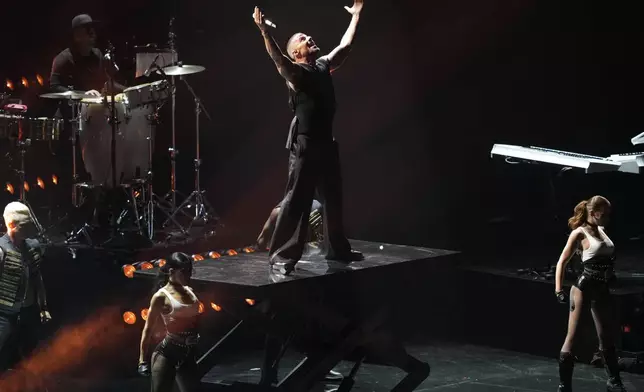 拉丁天王Ricky Martin則獲頒首屆「拉丁偶像獎」。AP圖片