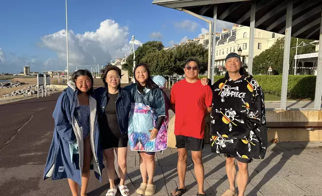 隊伍由前港隊成員、現任香港體育學院董事會成員鄭麗珊律師（中）擔任隊長。網上圖片