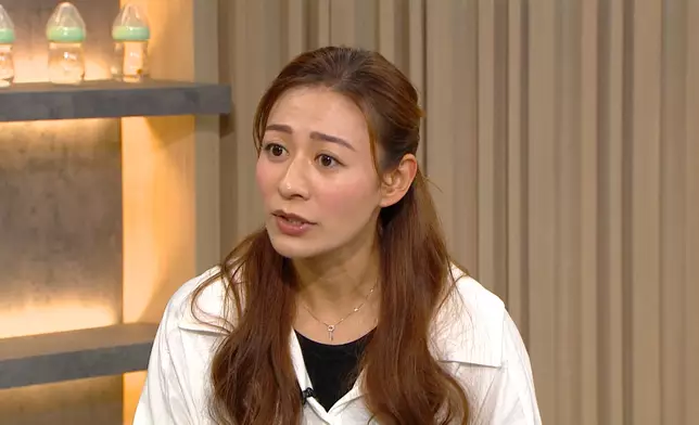 江若琳指囝囝出世後，老公變成家中的緊張大師。