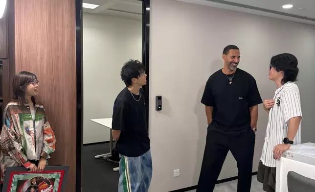 程人富直言今次機會好難得：「我係求公司俾我同佢拍呢個宣傳片，因為公司好多球迷都想同佢影合照。」