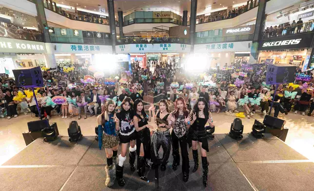 本地全新女子組合 Honey Punc日前舉行出道發佈會，獲大批粉絲力撐。