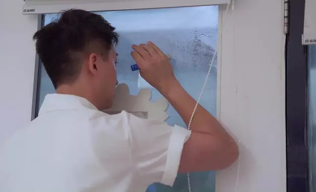 嗰邊Eddie搞感動，呢個GM就喺度搞Gag。