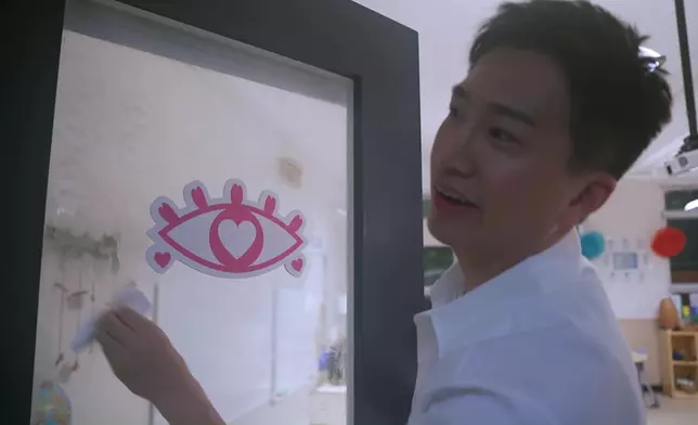 嗰邊Eddie搞感動，呢個GM就喺度搞Gag。