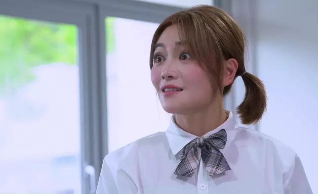 Carman一嚟梗係要整番個奇趣表情包先啦。