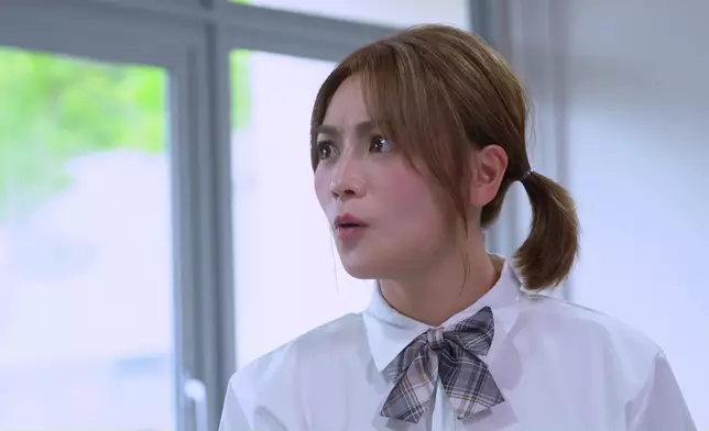 Carman一嚟梗係要整番個奇趣表情包先啦。