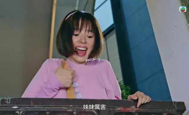 但家姐明顯好滿足阿妹咁錫自己。