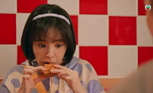 為咗突出角色鍾意食卜卜脆嘅嘢，劇組同Zoie都花咗好多心思，譚凱琪仲因為咁，為「穎茵」準備咗好多零食。