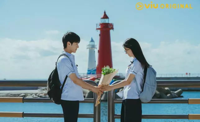 南多凜和全昭映飾演高中版鮮于海和成濟妍。Viu提供圖片